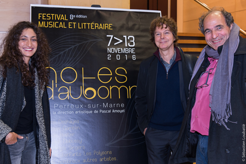 De gauche à droite : Hélène Tysman, pianiste, Jean-Philippe Audoli, violoniste et Serge Barbuscia, comédien, lors de la soirée de présentation Festival Notes d'Automne 2016 au CDBM